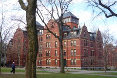 超300人拒绝哈佛offer！美国大学高昂费用，吓退多少大学生？